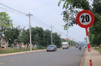 Biển báo 20 km/giờ ở Đồng Nai, tài xế than ‘không chạy được’