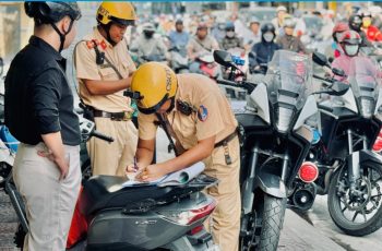 Đỗ xe máy trên vỉa hè bị phạt bao nhiêu, trường hợp nào thì không bị phạt? Đỗ xe máy trên vỉa hè bị phạt bao nhiêu, trường hợp nào thì không bị phạt?