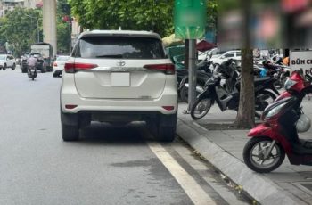 Vạch kẻ trắng liền sát vỉa hè để làm gì? Nhiều người vẫn ‘hiểu nhầm’ Vạch kẻ trắng liền sát vỉa hè để làm gì? Nhiều người vẫn ‘hiểu nhầm’