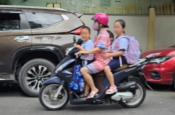Chở trẻ em trên 6 tuổi ngồi trước xe máy bị CSGT phạt 9 triệu: Tại sao? Chở trẻ em trên 6 tuổi ngồi trước xe máy bị CSGT phạt 9 triệu: Tại sao?