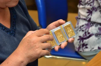 Giá vàng hôm nay 4-12: Tiếp tục sụt giảm