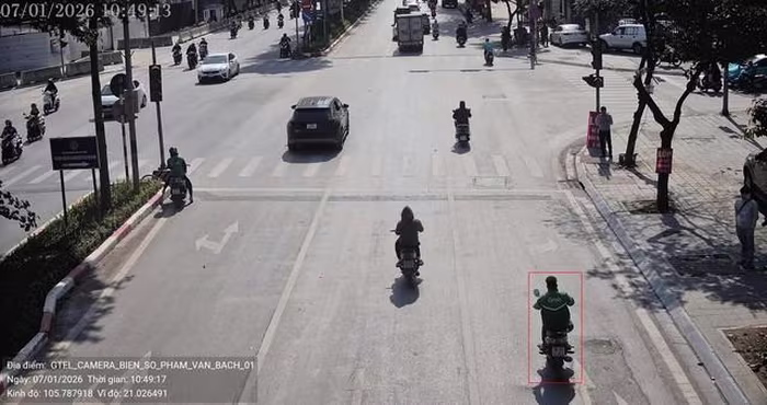 Hà Nội: Danh sách 18 trường hợp vượt đèn đỏ và hàng loạt vi phạm bị camera AI ‘tóm gọn’ ngày 8/1 Hà Nội: Danh sách 18 trường hợp vượt đèn đỏ và hàng loạt vi phạm bị camera AI ‘tóm gọn’ ngày 8/1