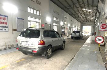 Trung tâm đăng kiểm đồng loạt dừng dán tem thu phí đường bộ Trung tâm đăng kiểm đồng loạt dừng dán tem thu phí đường bộ
