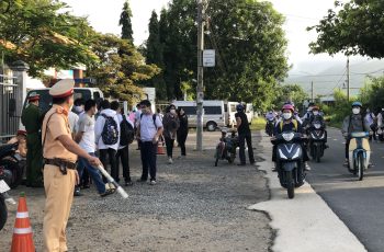 Lớp 10 được đi xe 50cc không? Đi xe máy khi chưa đủ tuổi bị phạt bao nhiêu? Lớp 10 được đi xe 50cc không? Đi xe máy khi chưa đủ tuổi bị phạt bao nhiêu?