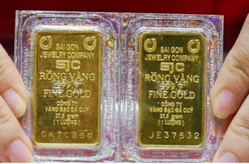 Giá vàng SJC vọt tăng, ngân hàng dự báo mốc “điên rồ” bất chấp cú sập lịch sử! Giá vàng SJC vọt tăng, ngân hàng dự báo mốc “điên rồ” bất chấp cú sập lịch sử!