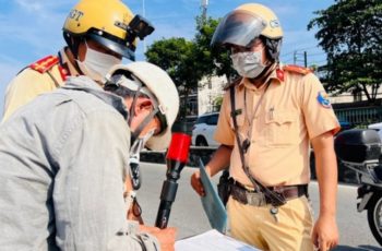 Nhiều người đi xe máy vẫn mắc lỗi này, mức phạt có thể lên tới 8 triệu đồng mà không hề hay biết Nhiều người đi xe máy vẫn mắc lỗi này, mức phạt có thể lên tới 8 triệu đồng mà không hề hay biết