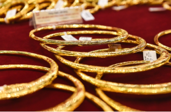 Vàng tăng phi mã lên gần 185 triệu/lượng, 2 yếu tố tác động mạnh tới giá vàng Vàng tăng phi mã lên gần 185 triệu/lượng, 2 yếu tố tác động mạnh tới giá vàng