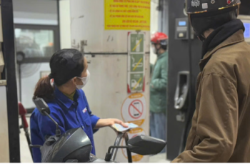 Giá xăng vượt 20.000 đồng một lít Giá xăng vượt 20.000 đồng một lít