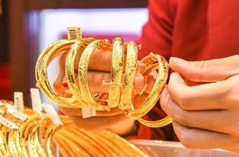 Giá vàng hôm nay 10/2/2026 neo cao, SJC bật tăng đầu tuần Giá vàng hôm nay 10/2/2026 neo cao, SJC bật tăng đầu tuần